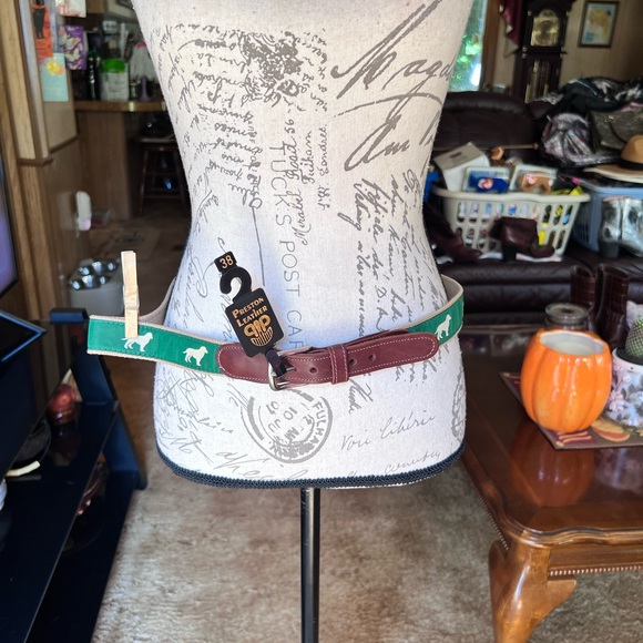 NWT Men's Leather Green Canvas Woven Ribbon Belt Dogs Print Sz 38. - Picture 1 of 11